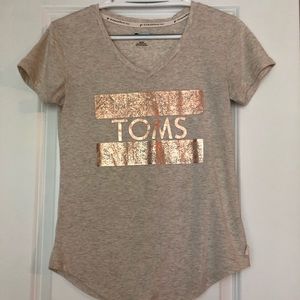TOMS tee